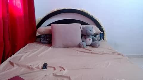 dulce_xiara online show from May 5, 2026, 11:29 am