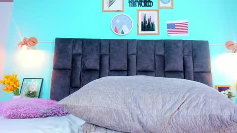 DULCE AURORA online show from December 15, 2024, 2:37 pm