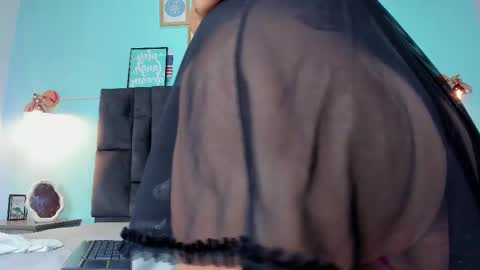 DULCE AURORA online show from February 18, 2025, 5:42 am