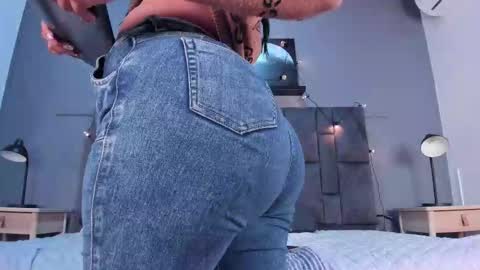 DULCE AURORA online show from October 9, 2025, 3:04 am