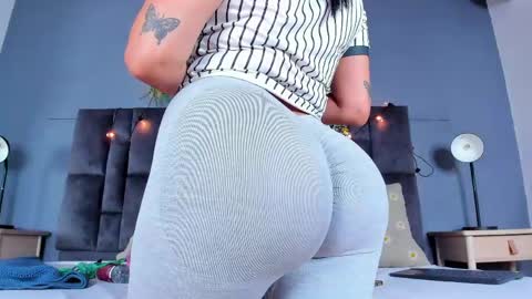 DULCE AURORA online show from May 5, 2026, 2:52 am