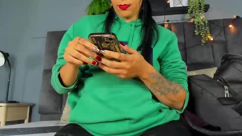 DULCE AURORA online show from May 6, 2026, 2:51 am