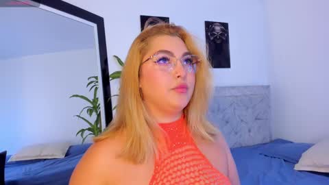 dulceedens_1 online show from January 3, 2025, 4:44 am