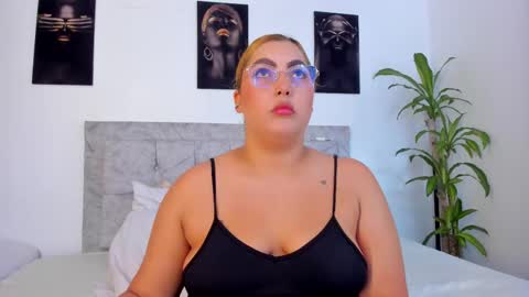 dulceedens_1 online show from February 23, 2025, 8:44 pm