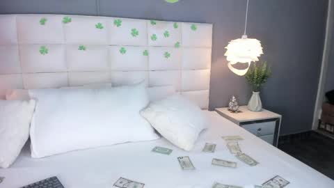 Dulce  online show from March 17, 2026, 10:57 pm