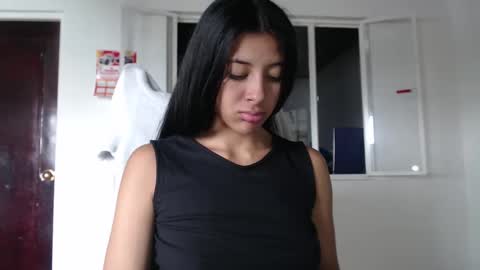 dulceisabellax online show from January 25, 2025, 5:19 pm