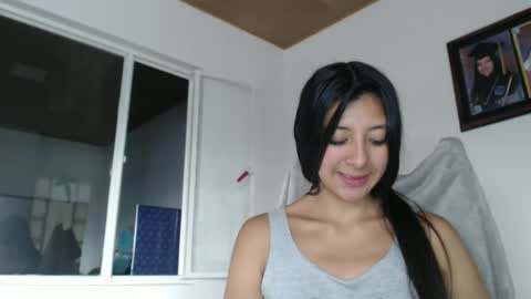 dulceisabellax online show from February 5, 2025, 9:07 pm