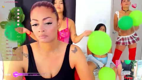 dulcelola_ online show from May 1, 2026, 3:16 pm