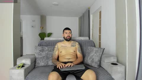 Jlozada05 online show from February 23, 2026, 4:32 am