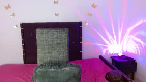dulcesexy18 online show from April 19, 2026, 9:39 pm