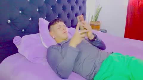 Juliana and online show from October 23, 2025, 9:57 pm