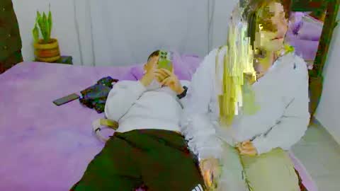 Juliana and online show from November 10, 2025, 2:43 am