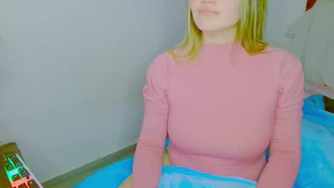 Juliana and online show from November 19, 2025, 2:44 am