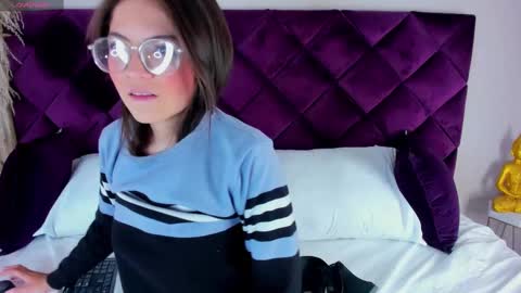 dulcevela online show from March 5, 2025, 4:24 am