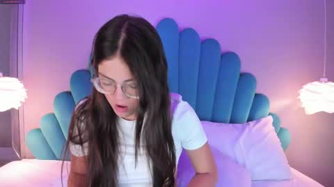 dulcevela online show from March 11, 2025, 4:32 am