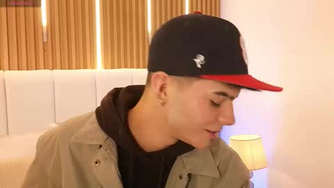 Dulcey online show from March 17, 2026, 4:39 am