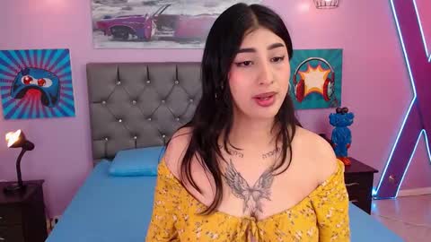 Snapshot of dulciinea_07 chatting on October 15, 2025, 3:06 am Abril Cruz online show from October 15, 2025, 3:06 am