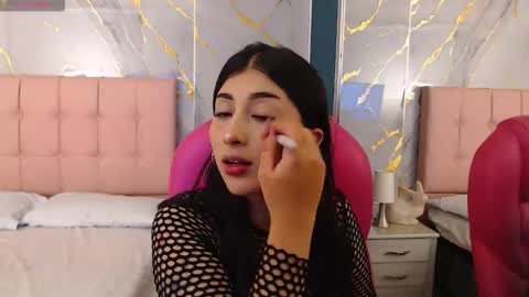 Snapshot of dulciinea_07 chatting on October 17, 2025, 3:10 am Abril Cruz online show from October 17, 2025, 3:10 am