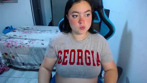 Snapshot of dumont_model chatting on April 11, 2026, 9:35 am Nicole online show from April 11, 2026, 9:35 am