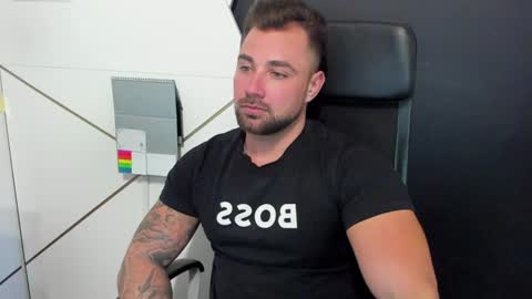 Snapshot of duncanstones chatting on February 4, 2025, 2:32 pm DuncanStone online show from February 4, 2025, 2:32 pm