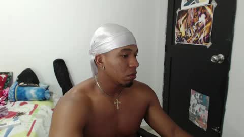 Snapshot of duragpapii chatting on February 5, 2025, 10:33 pm DuragPapi online show from February 5, 2025, 10:33 pm