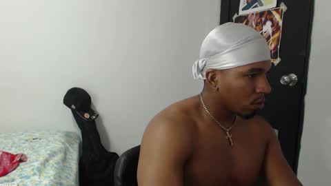 Snapshot of duragpapii chatting on March 8, 2025, 1:39 am DuragPapi online show from March 8, 2025, 1:39 am