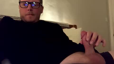 Snapshot of dustborn chatting on December 12, 2024, 6:36 am DUSTBORN online show from December 12, 2024, 6:36 am