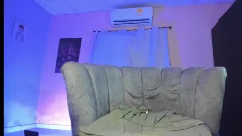 Snapshot of dustin_machine chatting on October 10, 2025, 7:24 pm Dustin online show from October 10, 2025, 7:24 pm