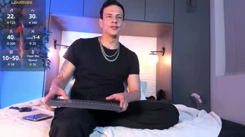 Dustin Sonne online show from November 25, 2025, 4:01 am