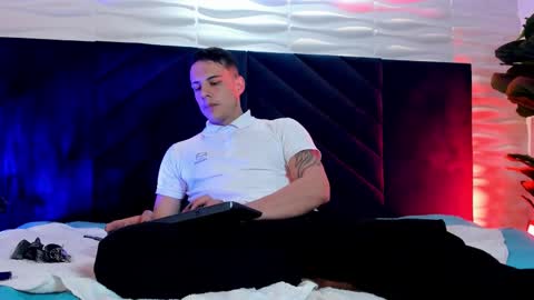 Dustin Sonne online show from December 23, 2025, 3:37 am