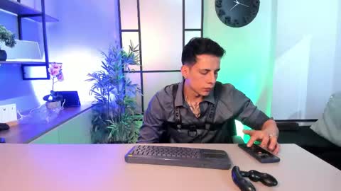 Dustin Sonne online show from May 1, 2026, 4:28 am