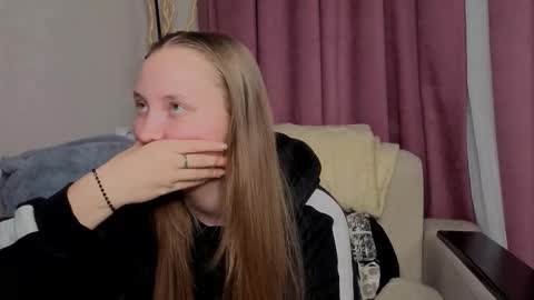 Snapshot of dustydeida chatting on December 22, 2025, 7:11 pm Jenny online show from December 22, 2025, 7:11 pm