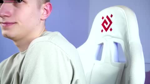 Dustyn online show from March 4, 2025, 3:04 pm