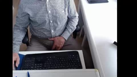 dutchpornking2 online show from May 7, 2026, 7:03 am