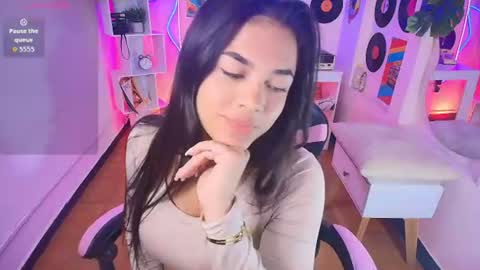 Snapshot of duulce_mia chatting on July 15, 2026, 11:37 am duulce_mia online show from July 15, 2026, 11:37 am