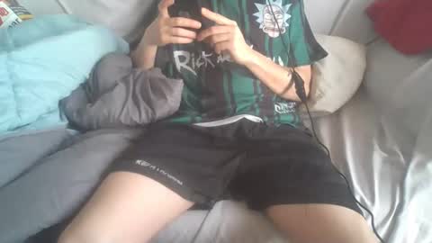 Snapshot of dv3nd3 chatting on April 18, 2026, 10:52 am dv3nd3 online show from April 18, 2026, 10:52 am