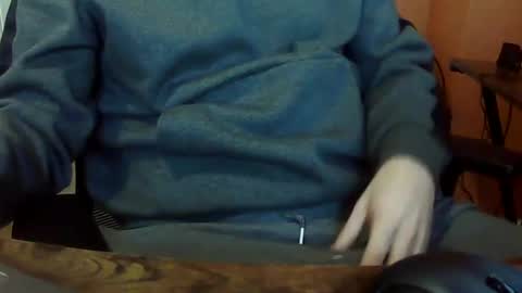 Snapshot of dweav240 chatting on December 26, 2024, 5:19 pm dweav240 online show from December 26, 2024, 5:19 pm