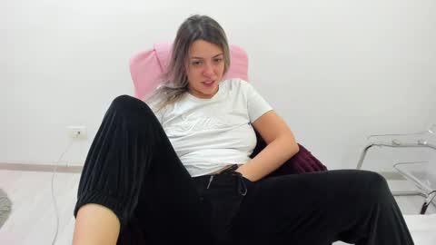 Snapshot of dyanakaylin chatting on December 23, 2024, 2:45 am dayana online show from December 23, 2024, 2:45 am