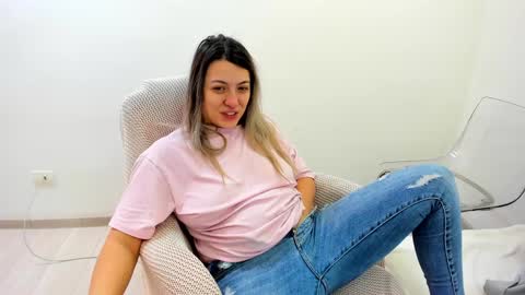 Snapshot of dyanakaylin chatting on January 2, 2025, 2:33 am dayana online show from January 2, 2025, 2:33 am