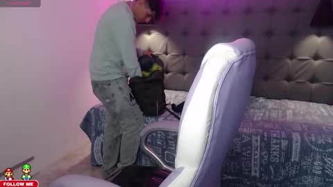 dyla_n18_ online show from December 16, 2024, 11:39 pm