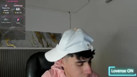 dyla_n18_ online show from April 24, 2026, 9:06 pm