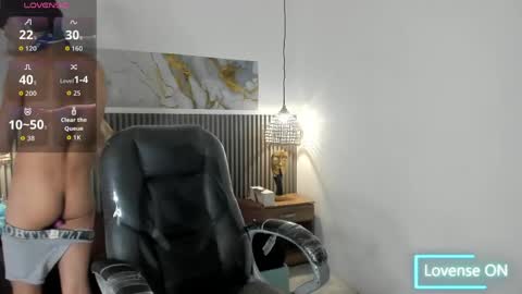 dyla_n18_ online show from May 7, 2026, 8:47 pm