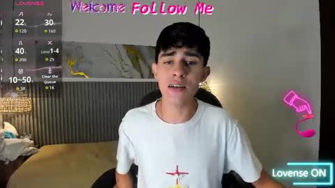 dyla_n18_ online show from June 19, 2026, 7:06 pm