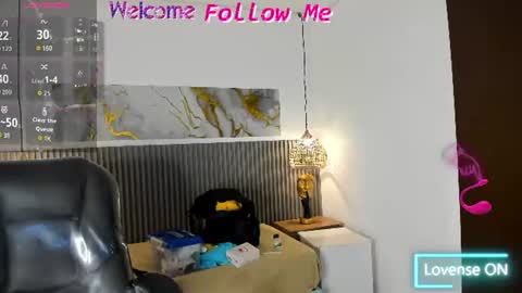 dyla_n18_ online show from June 21, 2026, 8:22 pm