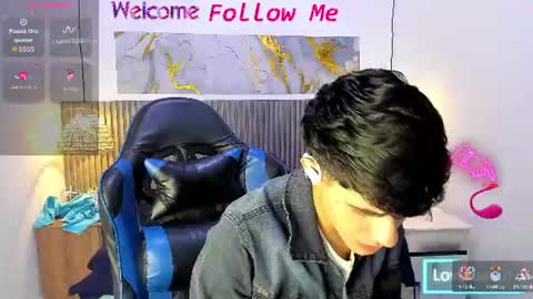 dyla_n18_ online show from July 20, 2026, 7:27 pm