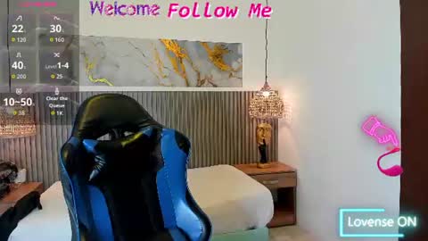 dyla_n18_ online show from July 25, 2026, 7:55 pm