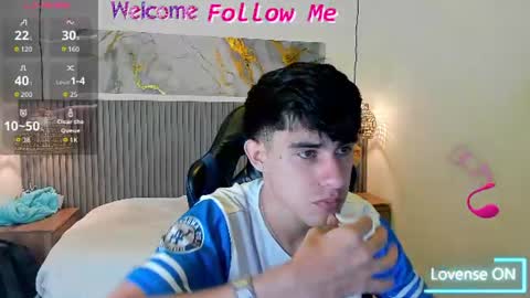 dyla_n18_ online show from July 26, 2026, 9:32 pm