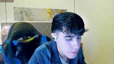 dyla_n18_ online show from July 28, 2026, 7:39 pm