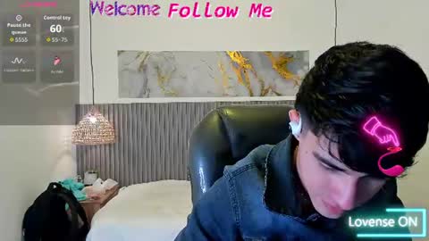 dyla_n18_ online show from July 31, 2026, 8:52 pm