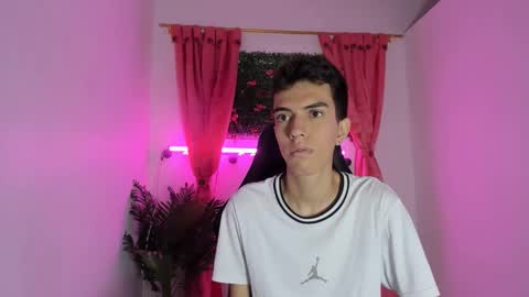 Snapshot of dylan_2005 chatting on September 17, 2025, 11:23 am Dylan online show from September 17, 2025, 11:23 am